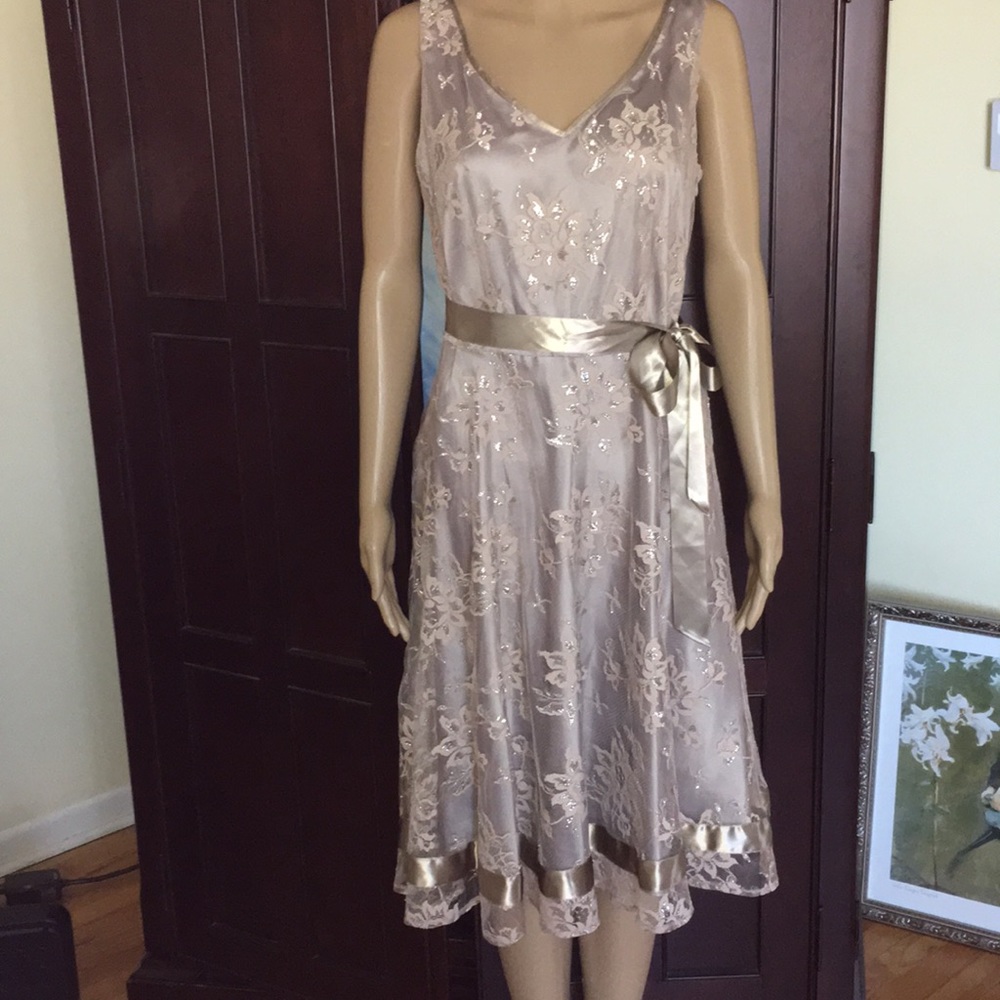 Tahari lace cocktail dress - Picture 1 of 9
